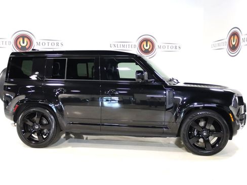Used 2023 Land Rover Defender 110 V8 AWD/4WD image 32