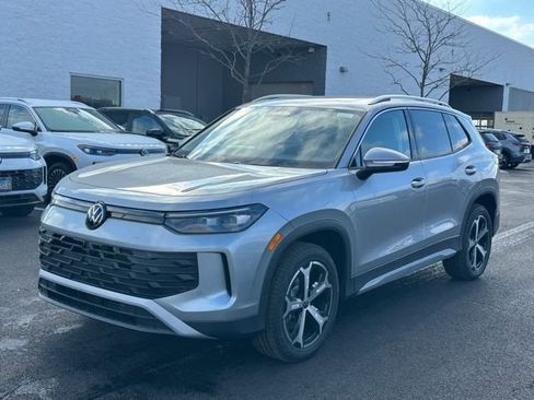 New 2026 Volkswagen Tiguan SE image 3