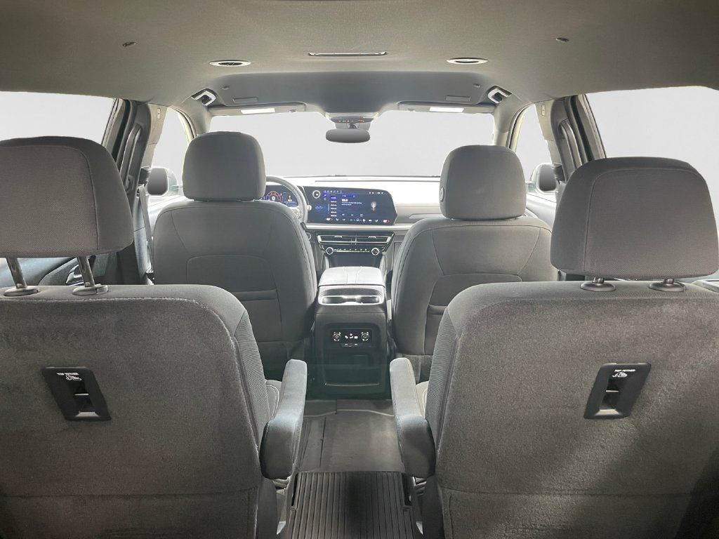 Used 2024 Chevrolet Traverse LT w/ LPO, Floor Liner Package FWD image 34