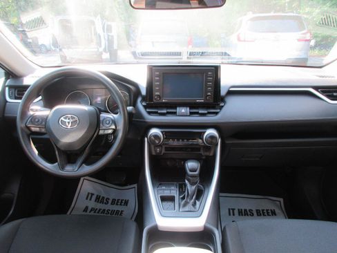 Used 2020 Toyota RAV4 LE FWD image 14
