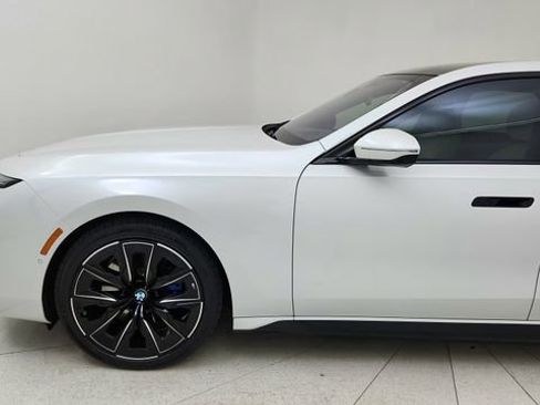 Used 2023 BMW i7 xDrive60 w/ Executive Package 2 image 9