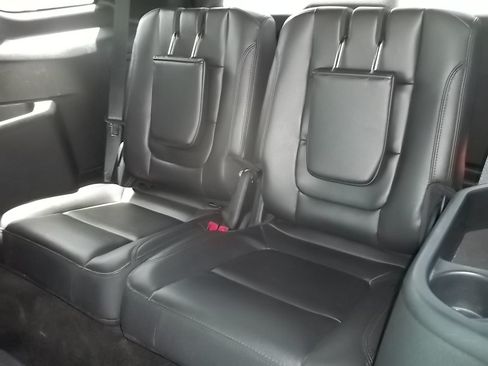 Used 2018 Ford Explorer XLT w/ Equipment Group 202A AWD/4WD image 13