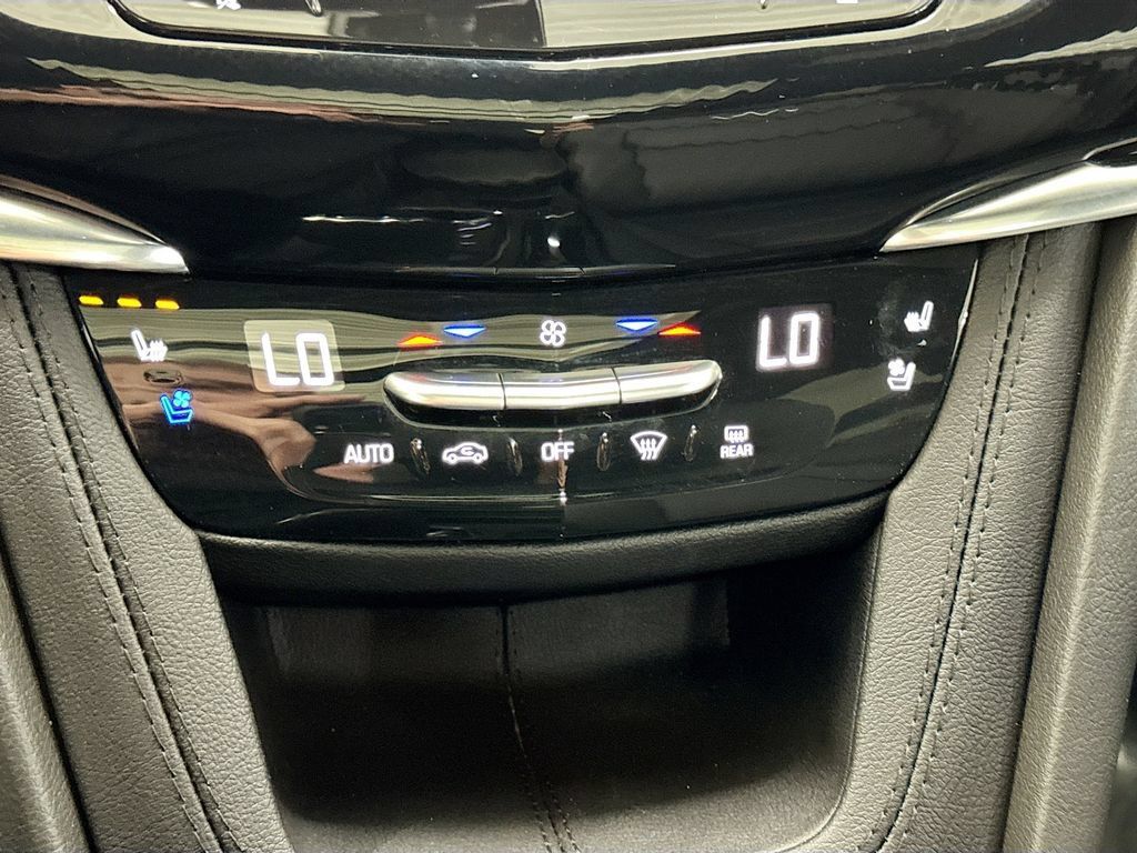 Used 2025 Cadillac XT6 Sport w/ Technology Package AWD/4WD image 18