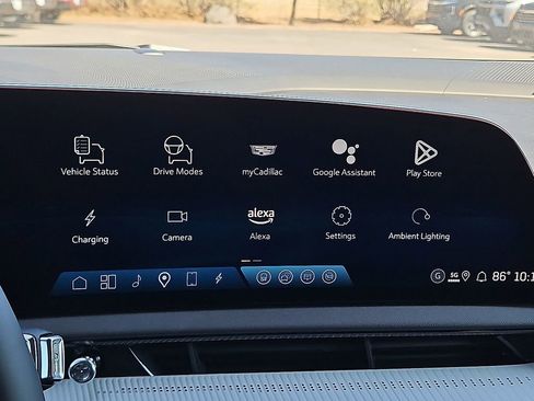 New 2025 Cadillac Optiq Sport 1 w/ LPO, ONYX Package image 21