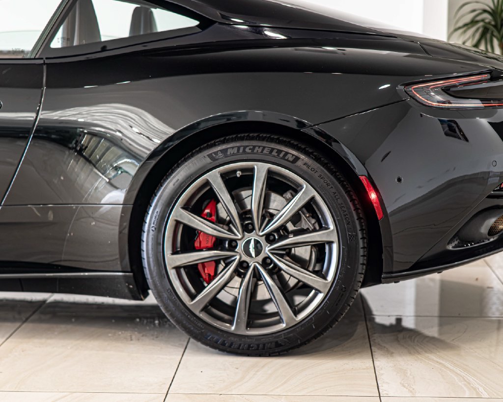 Used 2018 Aston Martin DB11 Coupe RWD image 7