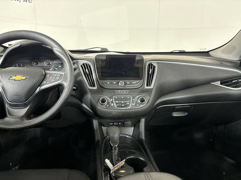 Used 2025 Chevrolet Malibu LT FWD image 21