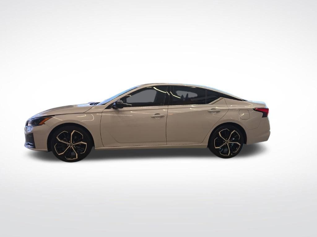 Used 2024 Nissan Altima 2.5 SR FWD image 8