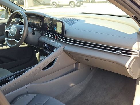Used 2025 Hyundai Elantra SEL FWD image 32