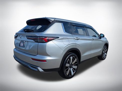 New 2025 Mitsubishi Outlander SE image 3