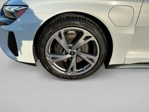 Used 2023 Audi e-tron GT Premium Plus image 9