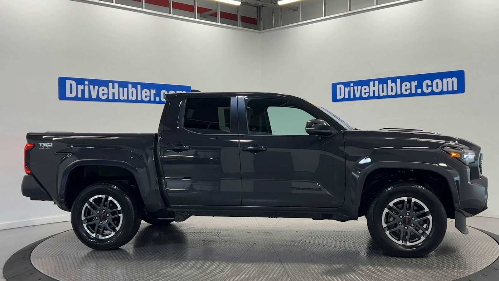Used 2024 Toyota Tacoma TRD Sport w/ TRD Sport Upgrade Package AWD/4WD image 5