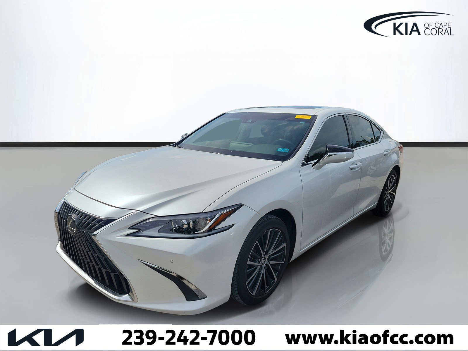 Used 2024 Lexus ES 350 w/ Premium Package FWD image 3