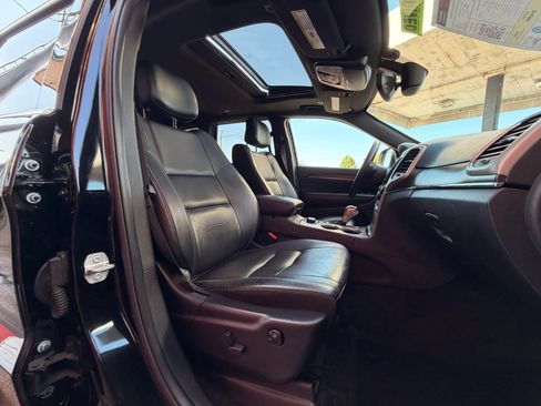 Used 2017 Jeep Grand Cherokee Limited AWD/4WD image 16
