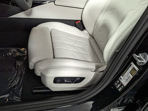 Used 2025 BMW 530i xDrive image 18