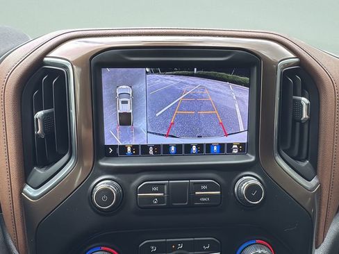 Used 2021 Chevrolet Silverado 1500 High Country w/ Technology Package image 12