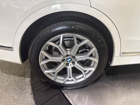 Used 2022 BMW X7 xDrive40i w/ Premium Package AWD/4WD image 14