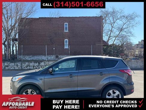 Used 2015 Ford Escape SE image 2