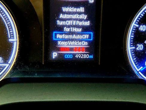 Used 2021 Toyota Venza LE image 15