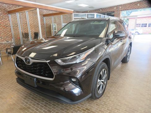 Used 2021 Toyota Highlander XLE AWD/4WD image 84
