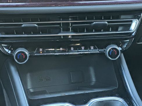 Used 2024 Chevrolet Traverse Z71 image 14