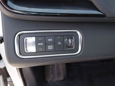 Used 2025 Buick Enclave Preferred AWD/4WD image 28