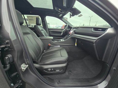 New 2025 Jeep Grand Cherokee Limited image 11