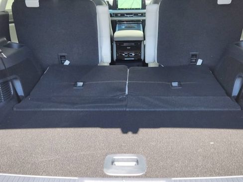 New 2026 Lincoln Aviator AWD w/ Jet Appearance Package image 16