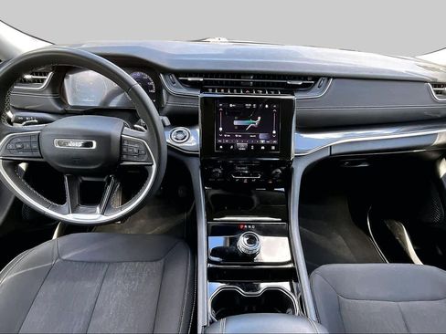 Used 2023 Jeep Grand Cherokee Laredo RWD image 16