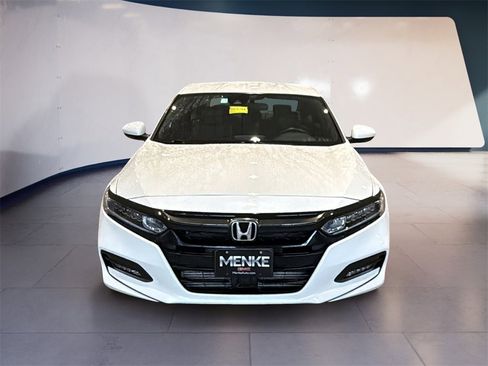 Used 2018 Honda Accord Sport image 2