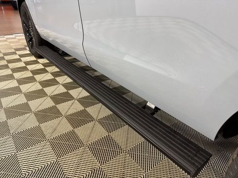 New 2025 Lincoln Navigator L Reserve w/ Jet Appearance Package image 32