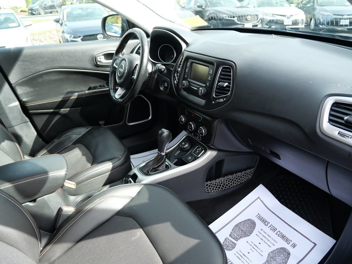 Used 2018 Jeep Compass Latitude w/ Cold Weather Group AWD/4WD image 16