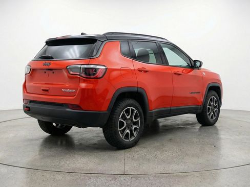 Used 2025 Jeep Compass Trailhawk image 9