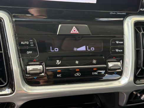 Used 2023 Kia Sorento SX AWD/4WD image 19