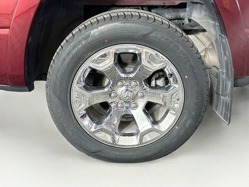 Used 2020 RAM 1500 Laramie AWD/4WD image 11