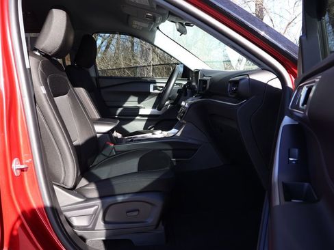 Used 2023 Ford Explorer XLT image 38