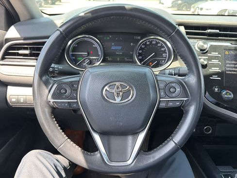 Used 2019 Toyota Camry XLE FWD image 12