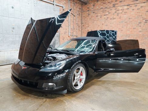 Used 2005 Chevrolet Corvette Convertible w/ Preferred Equipment Group RWD image 26