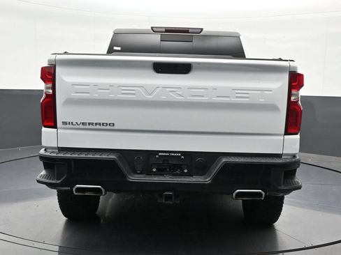 Used 2021 Chevrolet Silverado 1500 LT Trail Boss w/ Convenience Package II AWD/4WD image 4