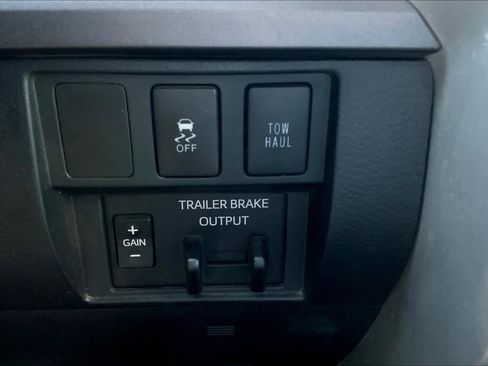 Used 2018 Toyota Tundra SR5 w/ SR5 Upgrade Package RWD image 33