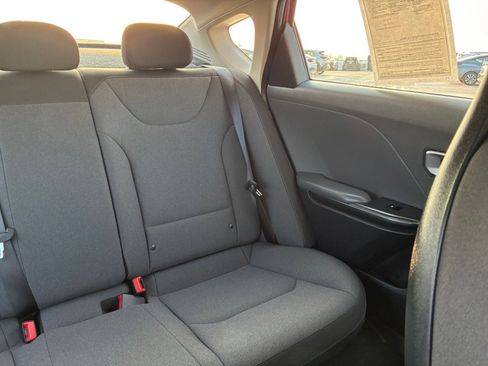 Used 2025 Kia K4 LXS image 37