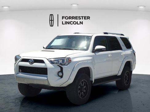 Used 2018 Toyota 4Runner TRD Off-Road Premium AWD/4WD image 7