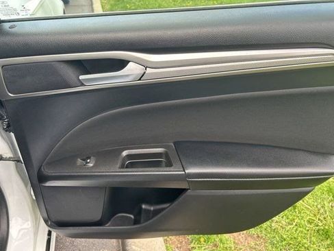 Used 2019 Ford Fusion SE image 38