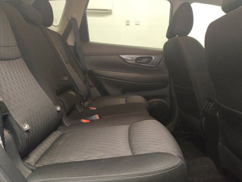 Used 2020 Nissan Rogue S FWD image 19