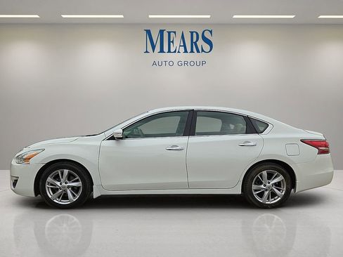 Used 2015 Nissan Altima 2.5 SV w/ Convenience Package image 2
