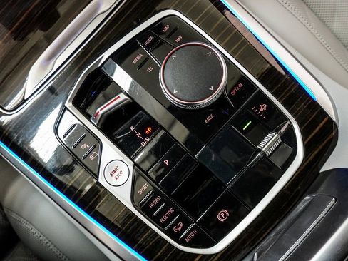 Used 2024 BMW X5 xDrive50e image 30