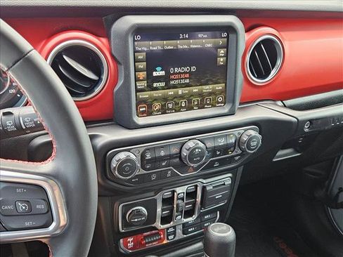 Used 2022 Jeep Wrangler Unlimited Rubicon w/ LED Lighting Group AWD/4WD image 12