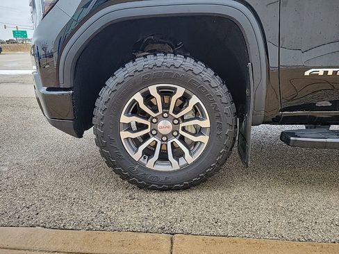 Used 2023 GMC Sierra 1500 AT4 w/ Technology Package image 18