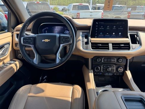 Used 2024 Chevrolet Suburban Premier image 15