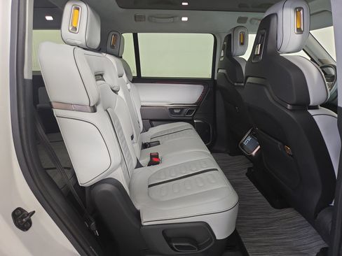 Used 2023 Rivian R1S Launch Edition AWD/4WD image 23
