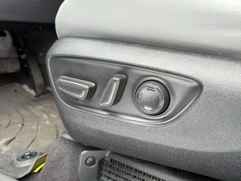 Used 2022 Toyota Sienna XLE image 28